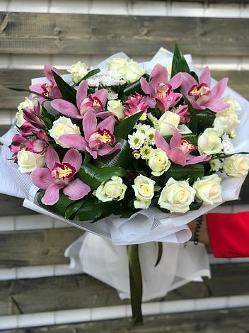 Букет цветов из: Розы и Хризантемы в Малышево
