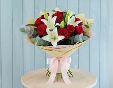 Букет цветов из:  Лилии и Розы в Малышево