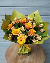 Букет цветов из:  Альстромерии и Розы в Малышево