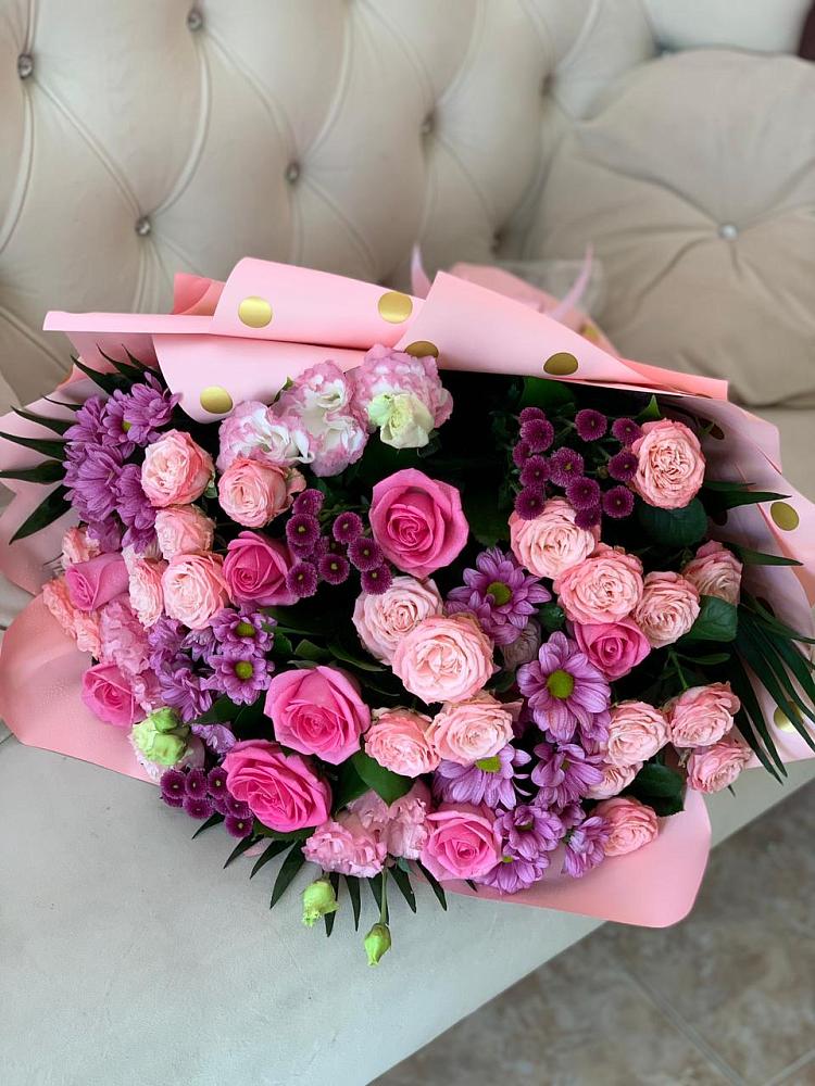 Букет цветов из: Хризантемы, Розы и Лизиантусы в Малышево