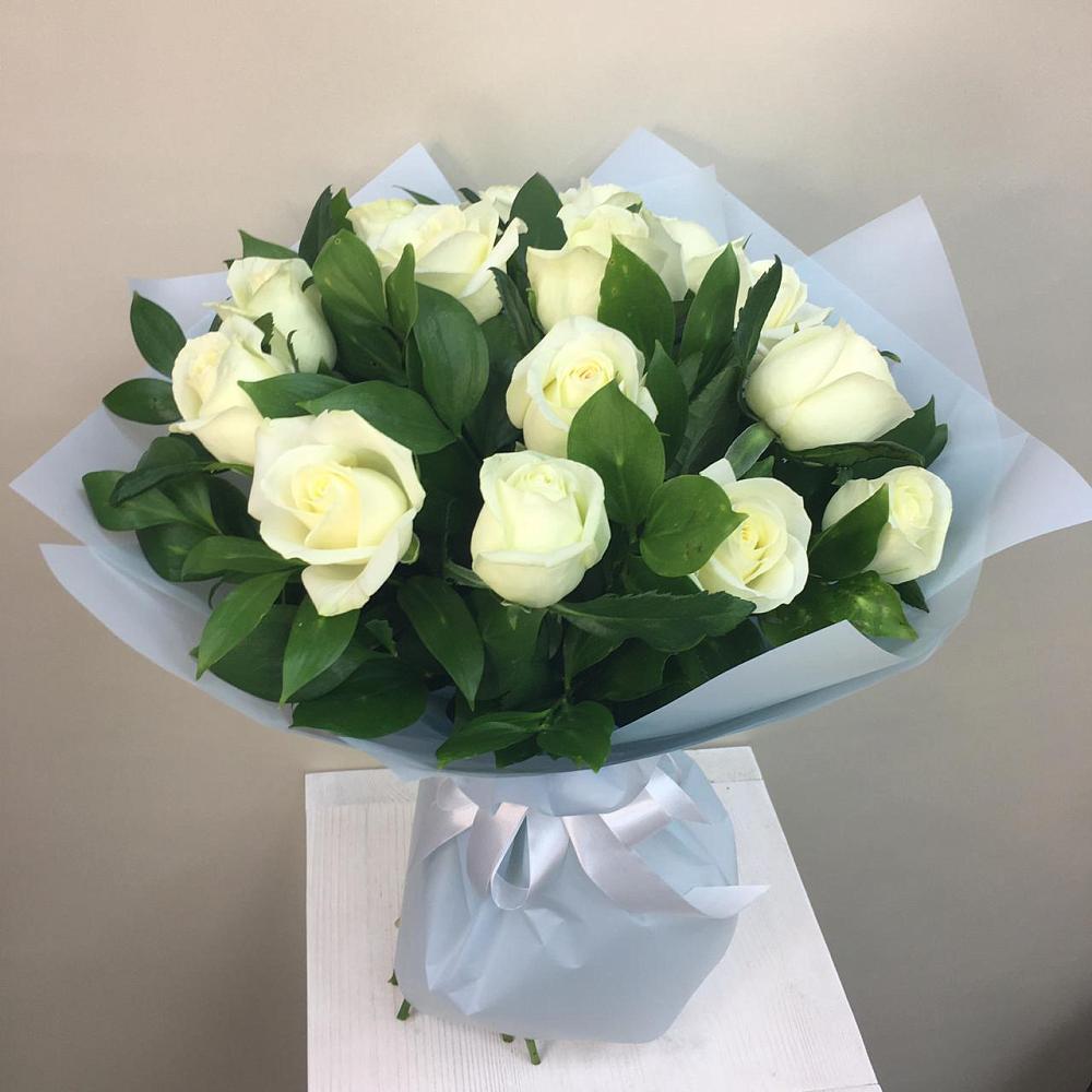 Букет 15 Белых роз Проуд в Малышево