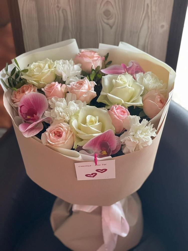 Букет цветов из: Орхидеи, Розы и Гвоздики в Малышево