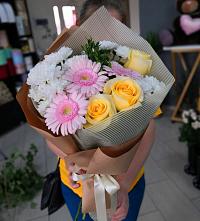 Букет цветов из:  Герберы, Розы и Хризантемы в Малышево