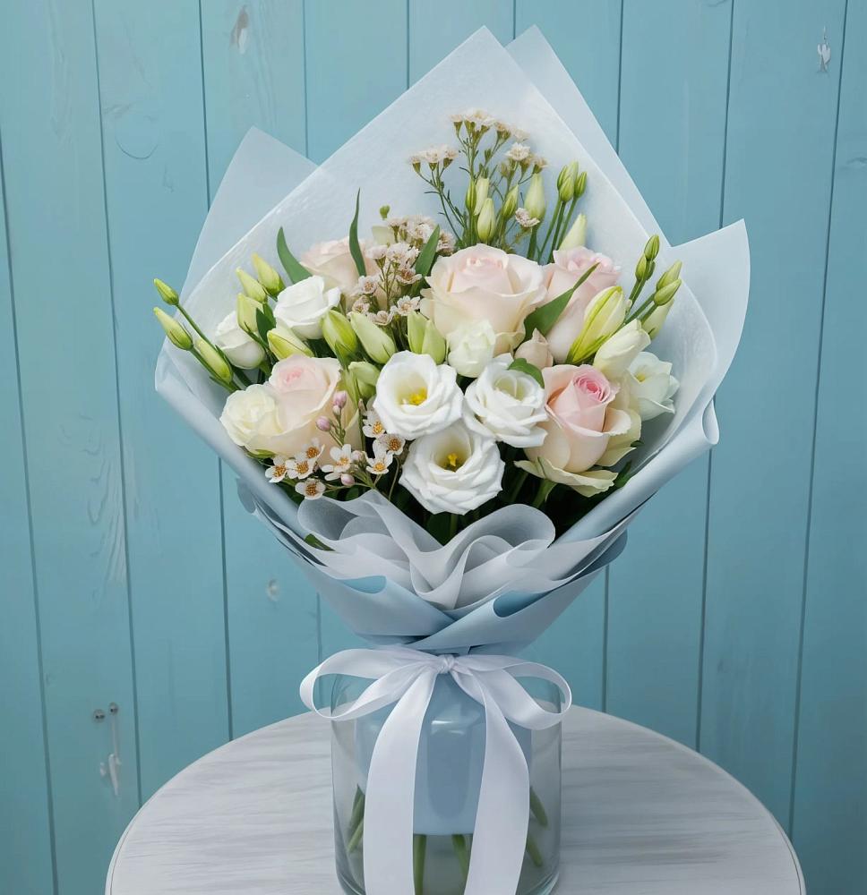 Букет цветов из: Розы и Лизиантусы в Малышево