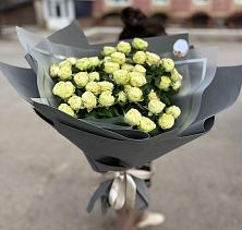 Букет Белые кустовые розы Солинеро в Малышево