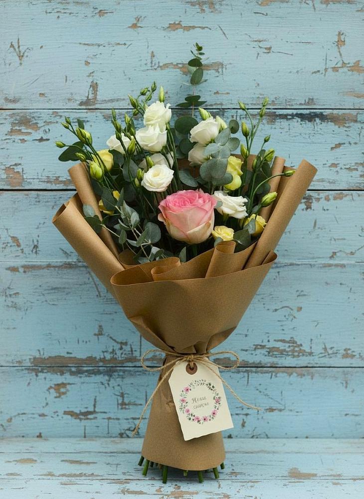 Букет цветов из: Розы и Лизиантусы в Малышево