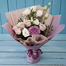 Букет цветов из:  Розы и Лизиантусы в Малышево