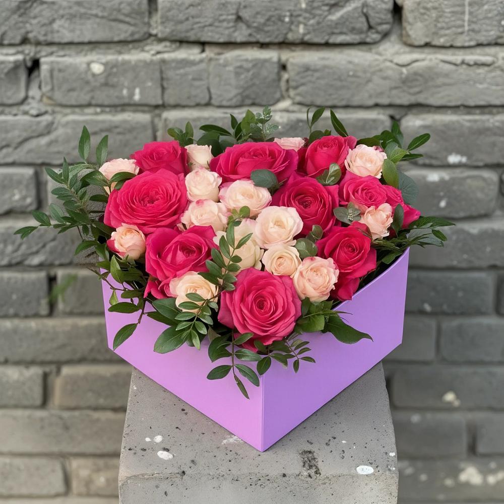 Цветочная композиция из Розы в коробке в Малышево