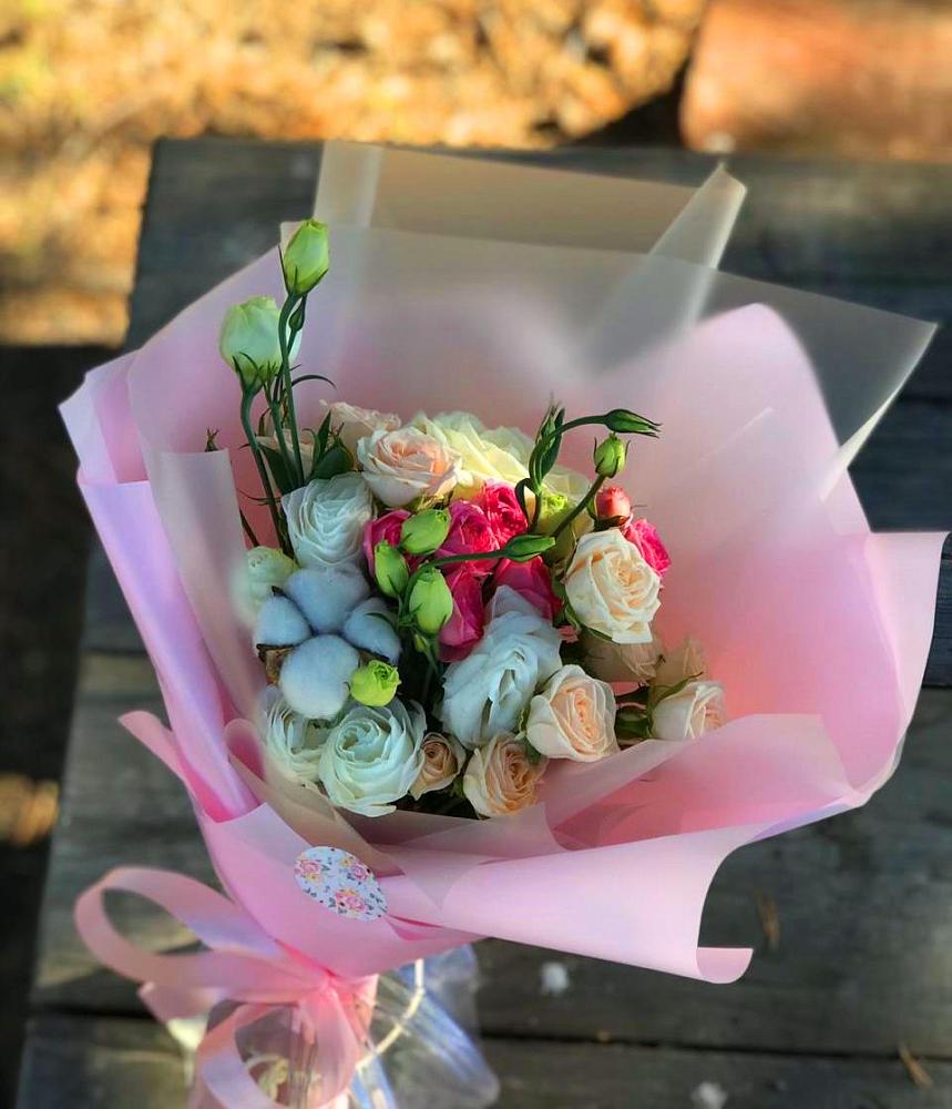 Букет цветов из: Розы и Лизиантусы в Малышево