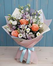 Букет цветов из:  Лизиантусы, Розы, Альстромерии и Гипсофила в Малышево