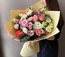 Букет цветов из:  Розы, Лизиантусы и Гвоздики #REPLACE_PRED# Малышево