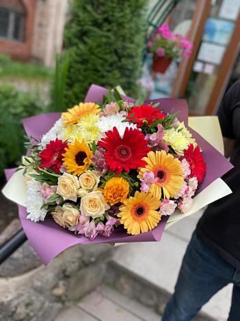 Букет цветов из: Герберы, Ромашки, Хризантемы, Розы и Подсолнухи в Малышево