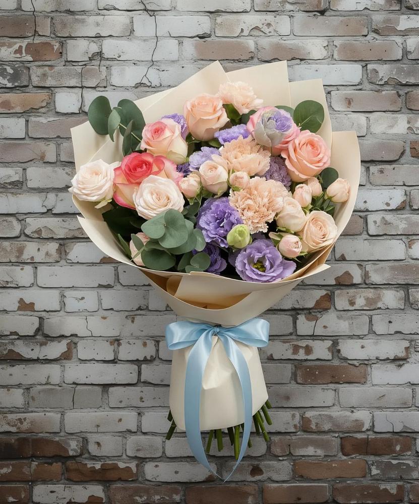 Букет цветов из: Розы, Лизиантусы и Гвоздики в Малышево