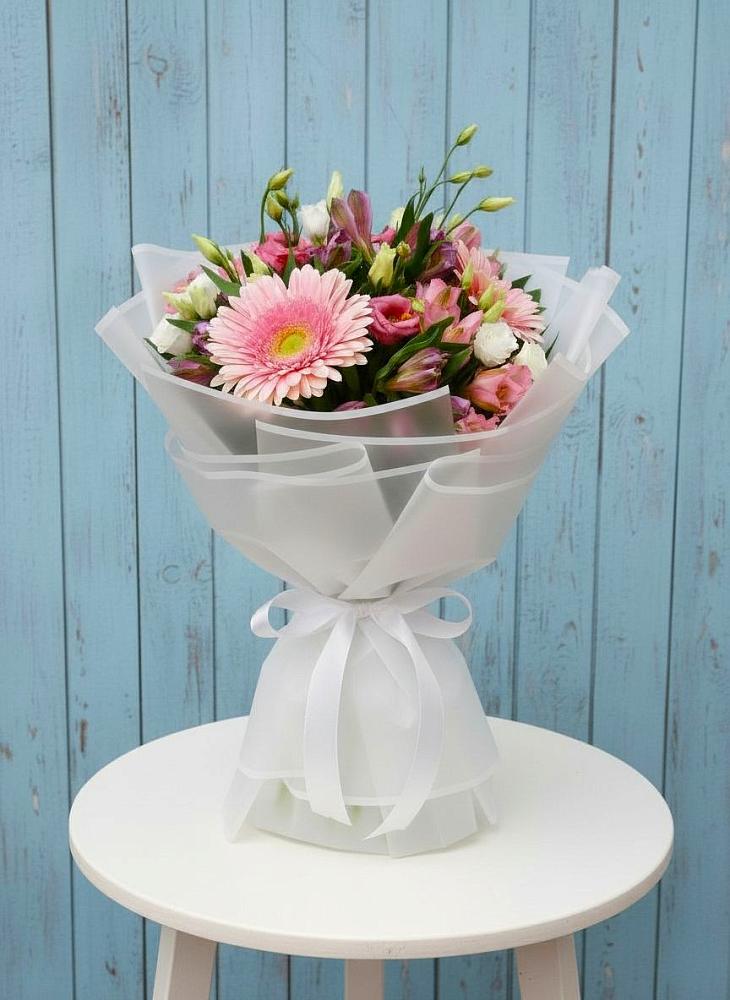 Букет цветов из: Герберы, Альстромерии и Лизиантусы в Малышево