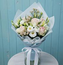 Букет цветов из:  Розы и Лизиантусы в Малышево