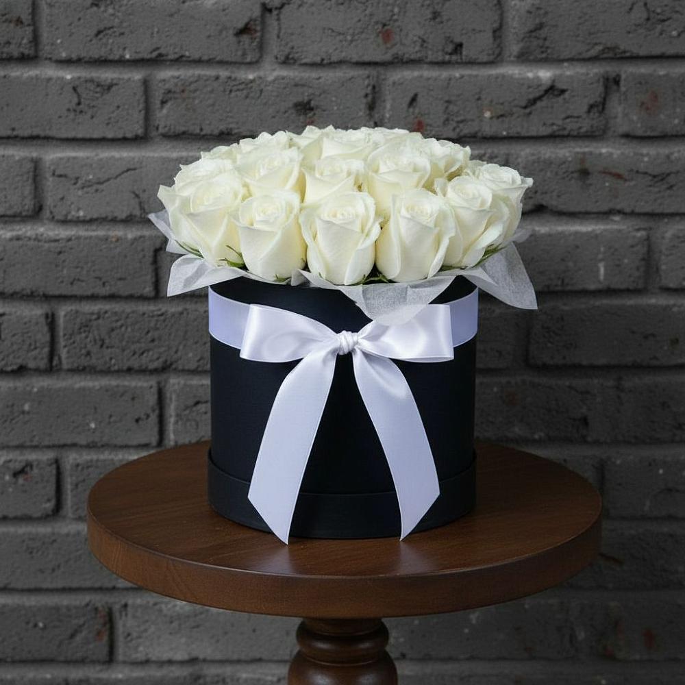 Цветочная композиция из Розы в шляпной коробке в Малышево