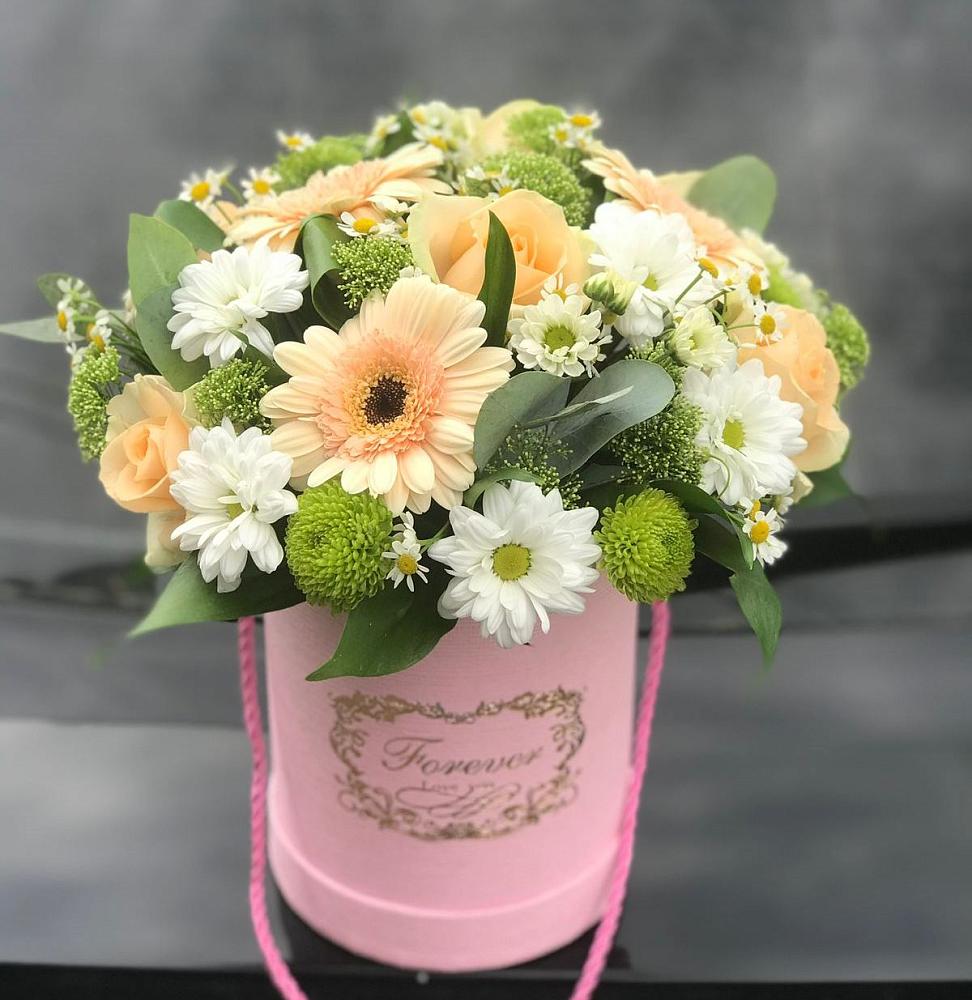 Цветочная композиция из Розы, Герберы и Хризантемы в шляпной коробке в Малышево