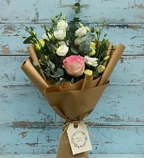 Букет цветов из:  Розы и Лизиантусы в Малышево