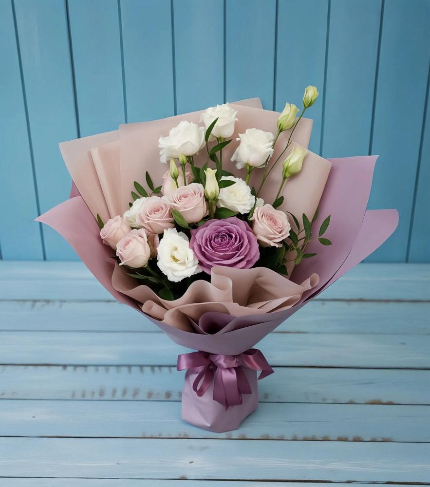 Букет цветов из: Розы и Лизиантусы в Малышево